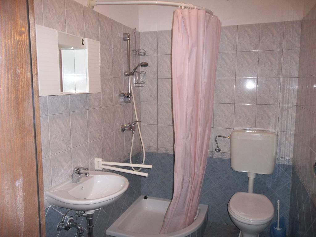 Apartment Car Umag Luaran gambar