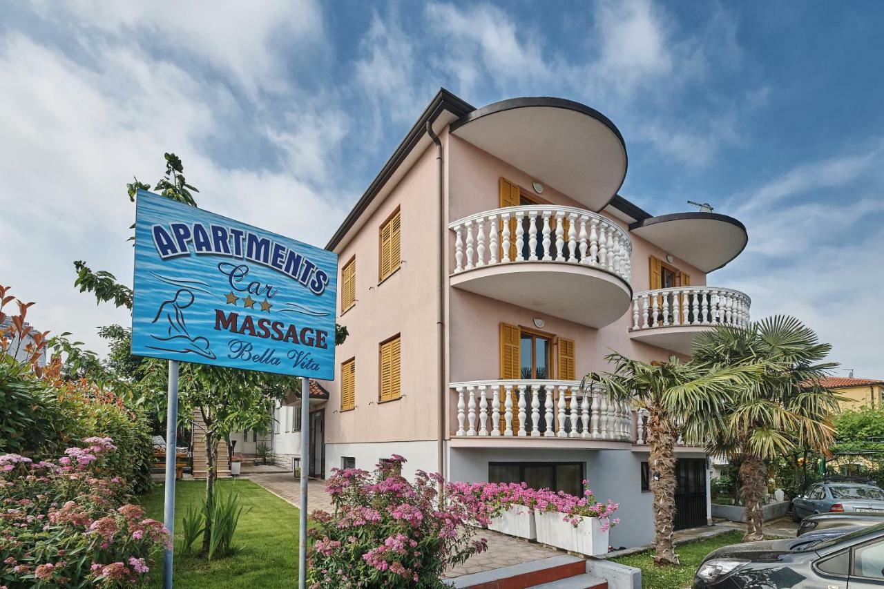 Apartment Car Umag Luaran gambar