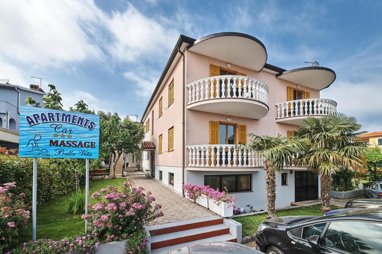 Apartment Car Umag Luaran gambar